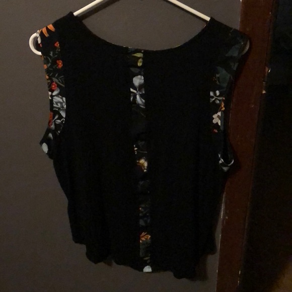 W5 shirt - Picture 2 of 4